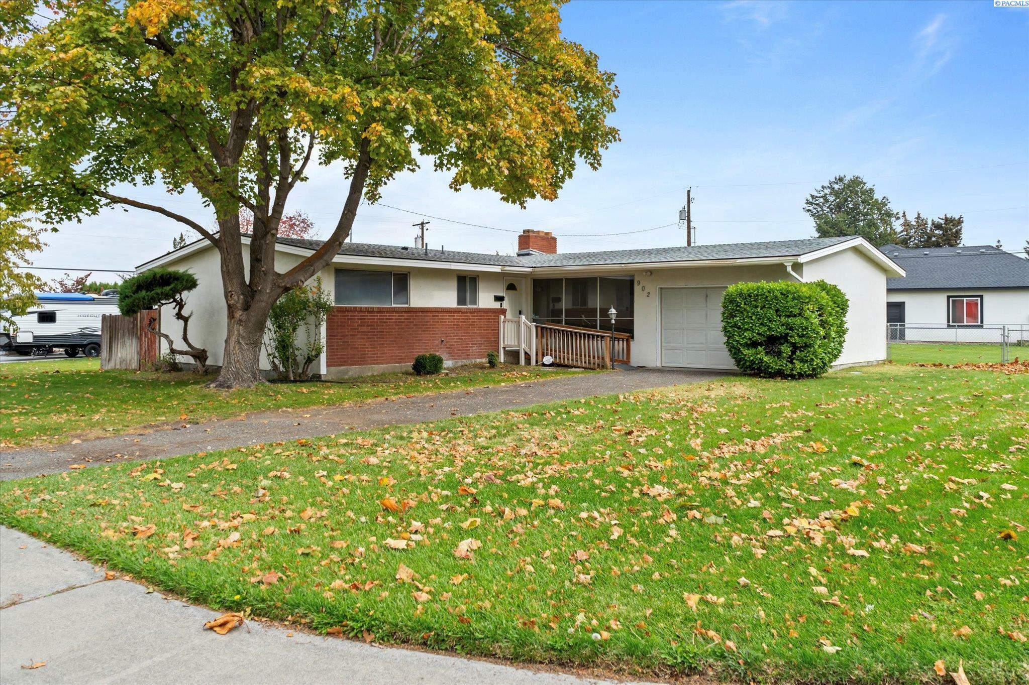 Property Photo:  902 N Keller  WA 99336 