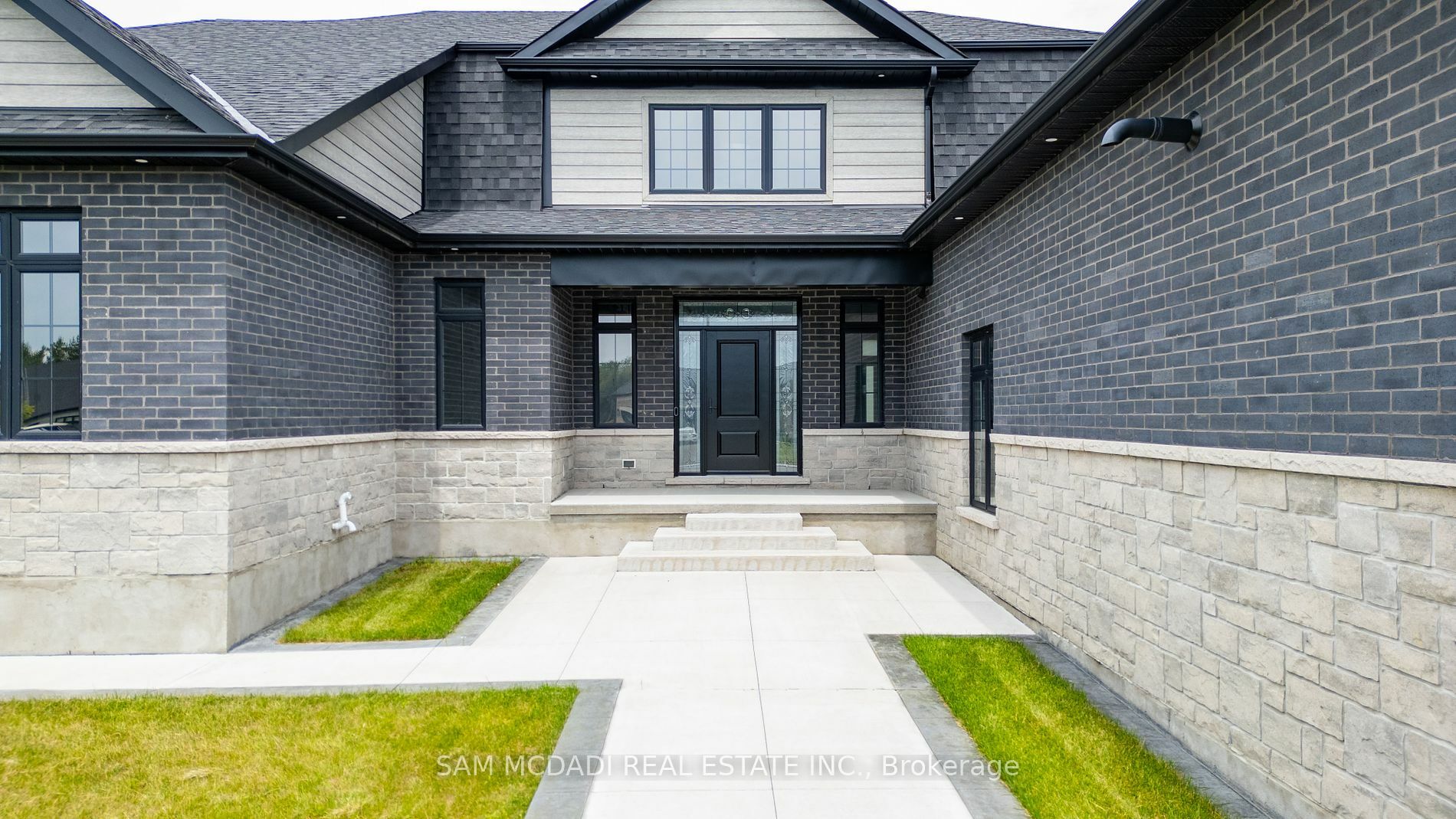 Property Photo:  46 Charles Tilley Cres  ON L0A 1J0 