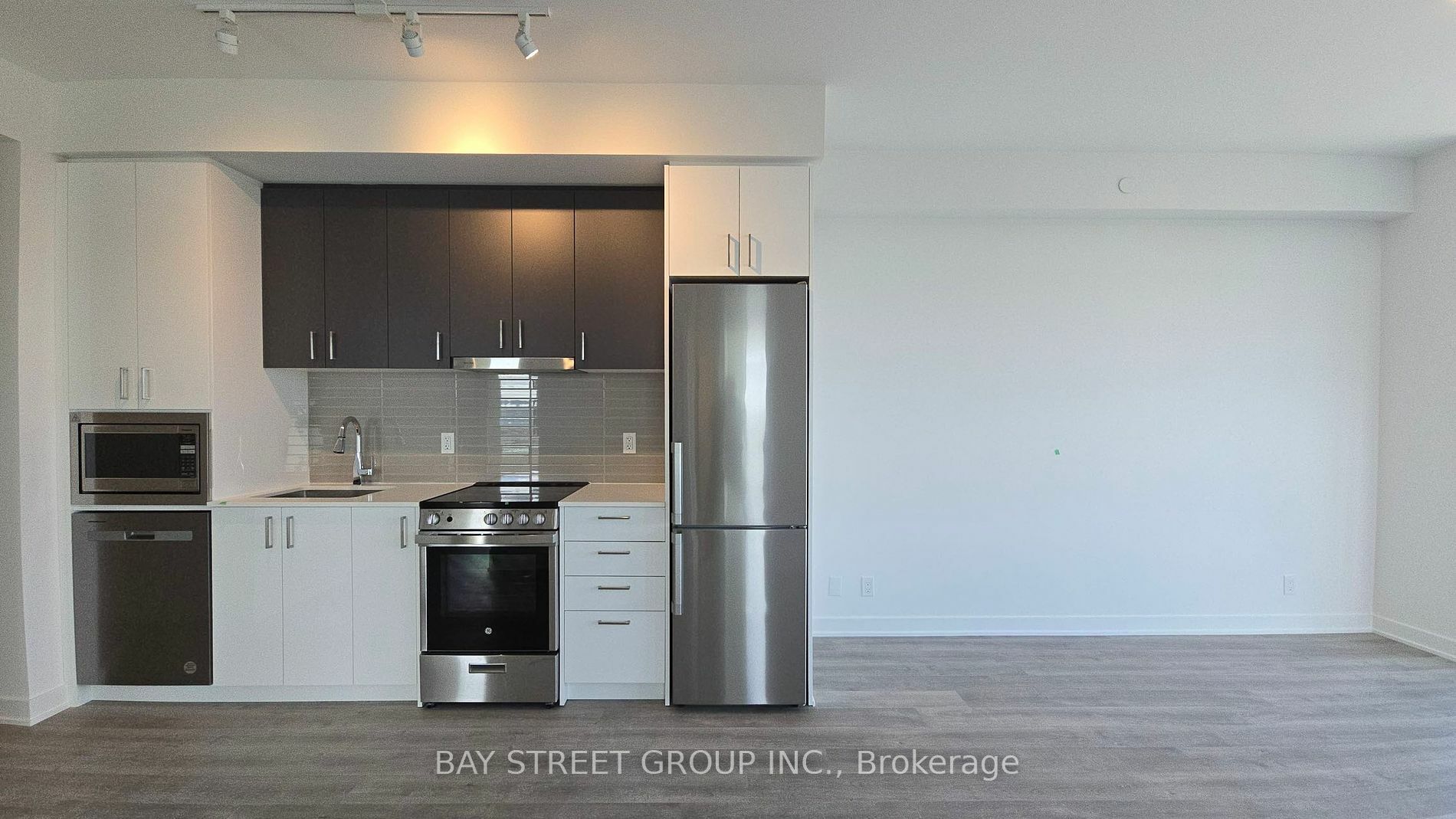 Property Photo:  50 Upper Mall Way 2211B  ON L4J 4P8 