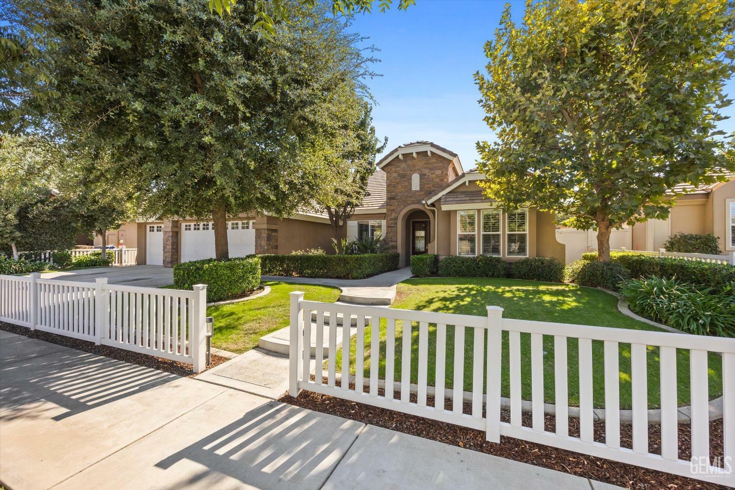 Property Photo:  12709 Stillbrook Drive  CA 93311 