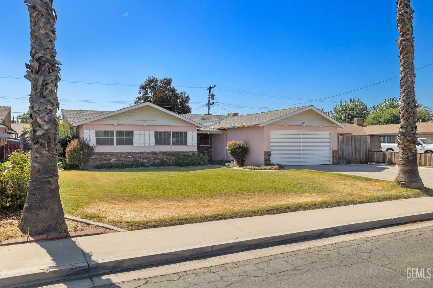 Property Photo:  2619 Gemline Avenue  CA 93304 