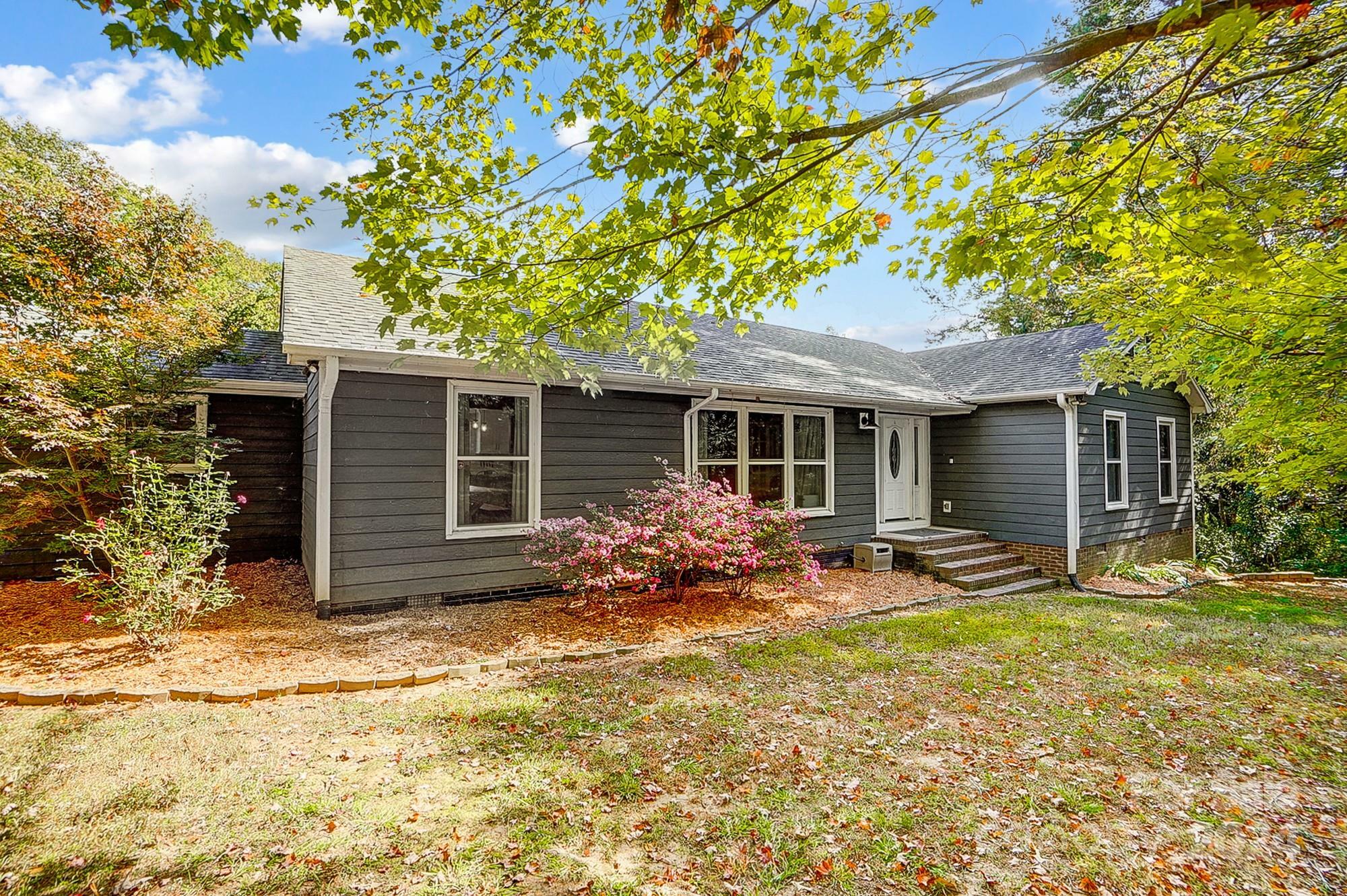 Property Photo:  205 Horseshoe Drive  NC 28120 