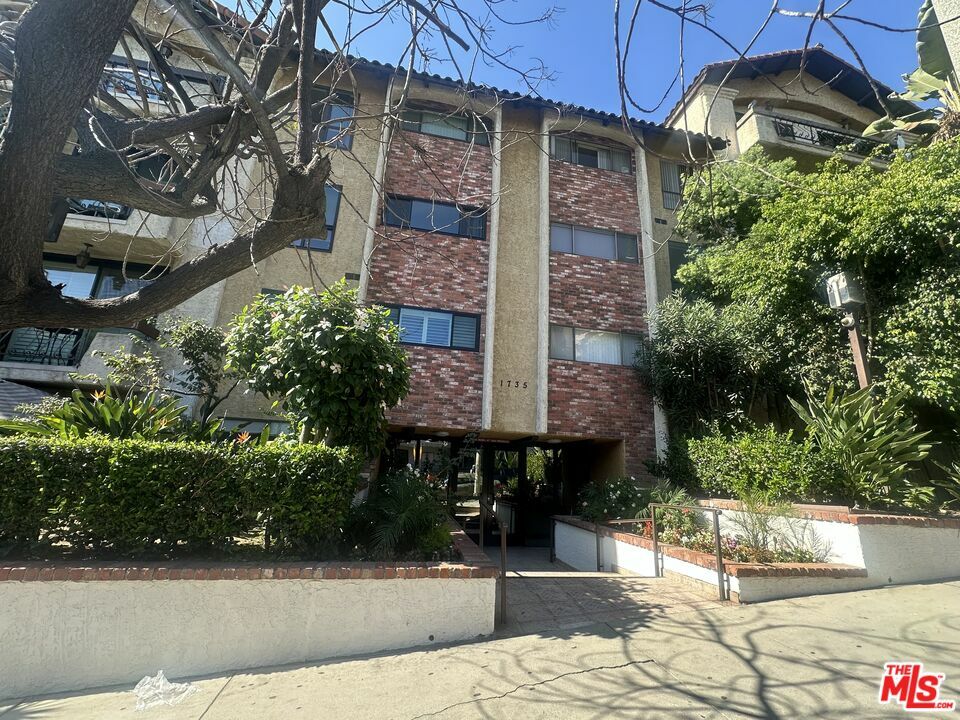 Property Photo:  1735  N Fuller Ave 330  CA 90046 