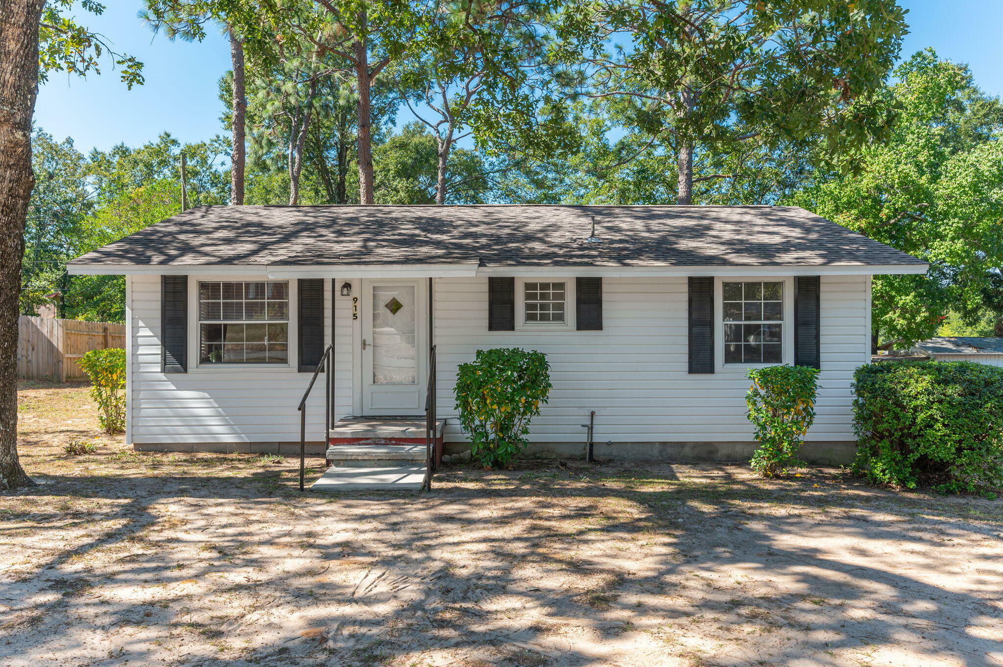 Property Photo:  915 Alabama Street  FL 32536 