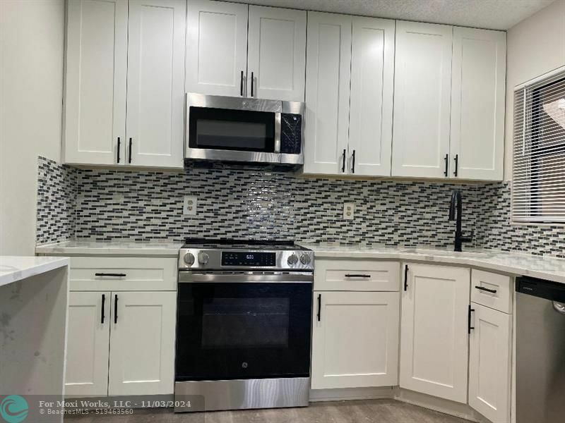 Property Photo: 3411 NW 47th Ave 3411 FL 33063