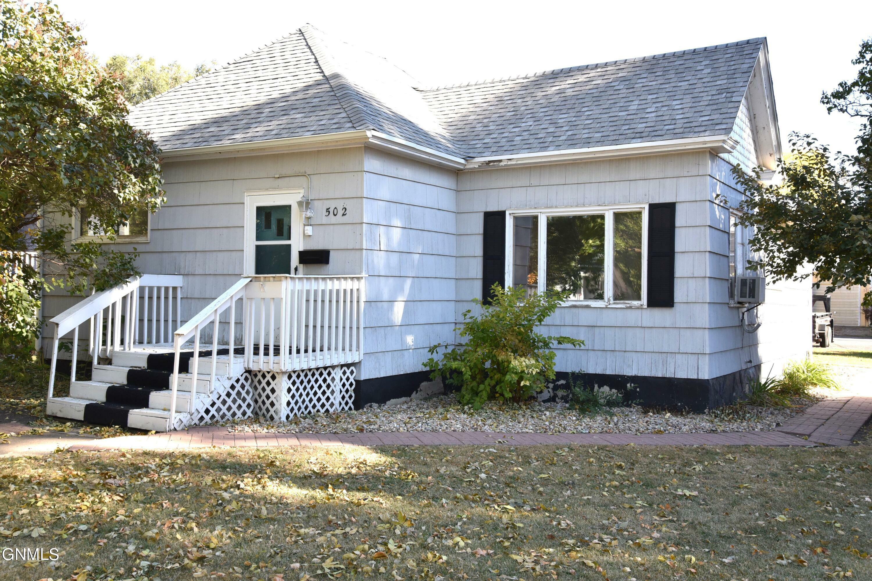 Property Photo:  502 2nd Avenue NW  ND 58554 