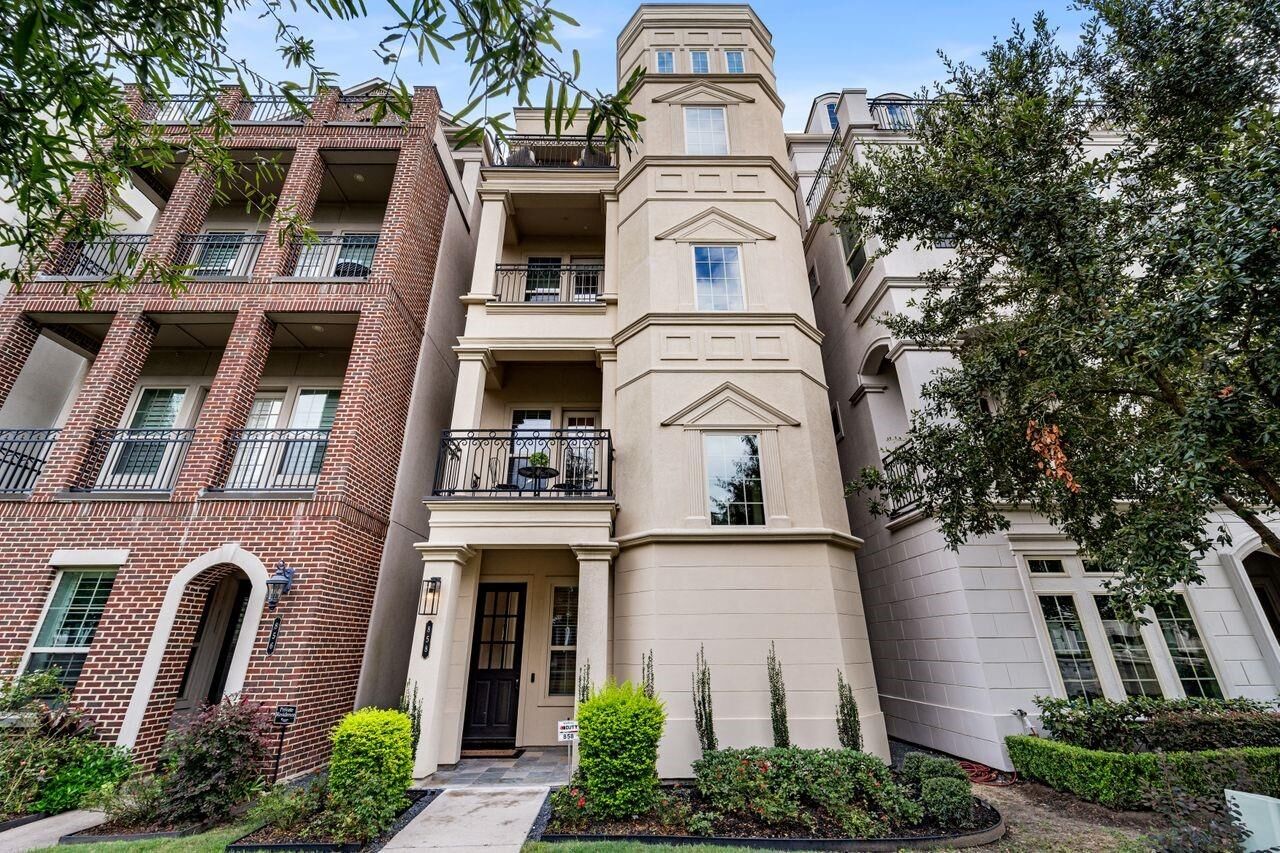 Property Photo: 858 Dunleigh Meadows Lane TX 77055