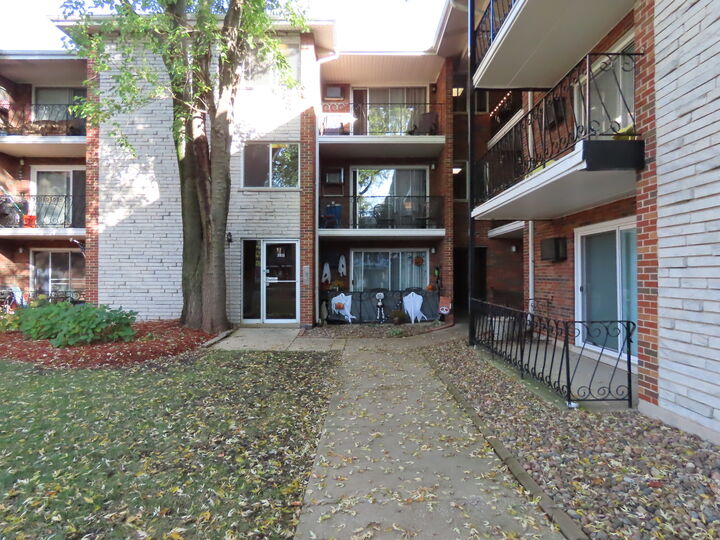 3935 W 104th Street 1B  Chicago IL 60655 photo