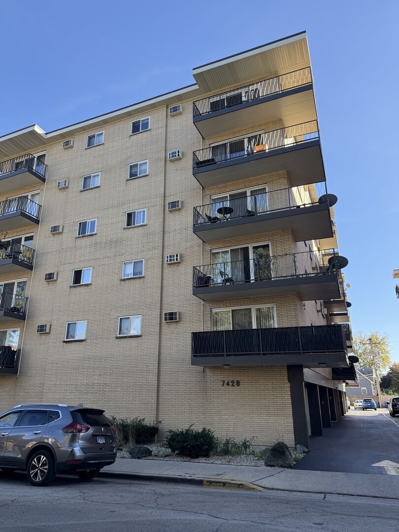 Property Photo:  7428 Washington Street 306  IL 60130 