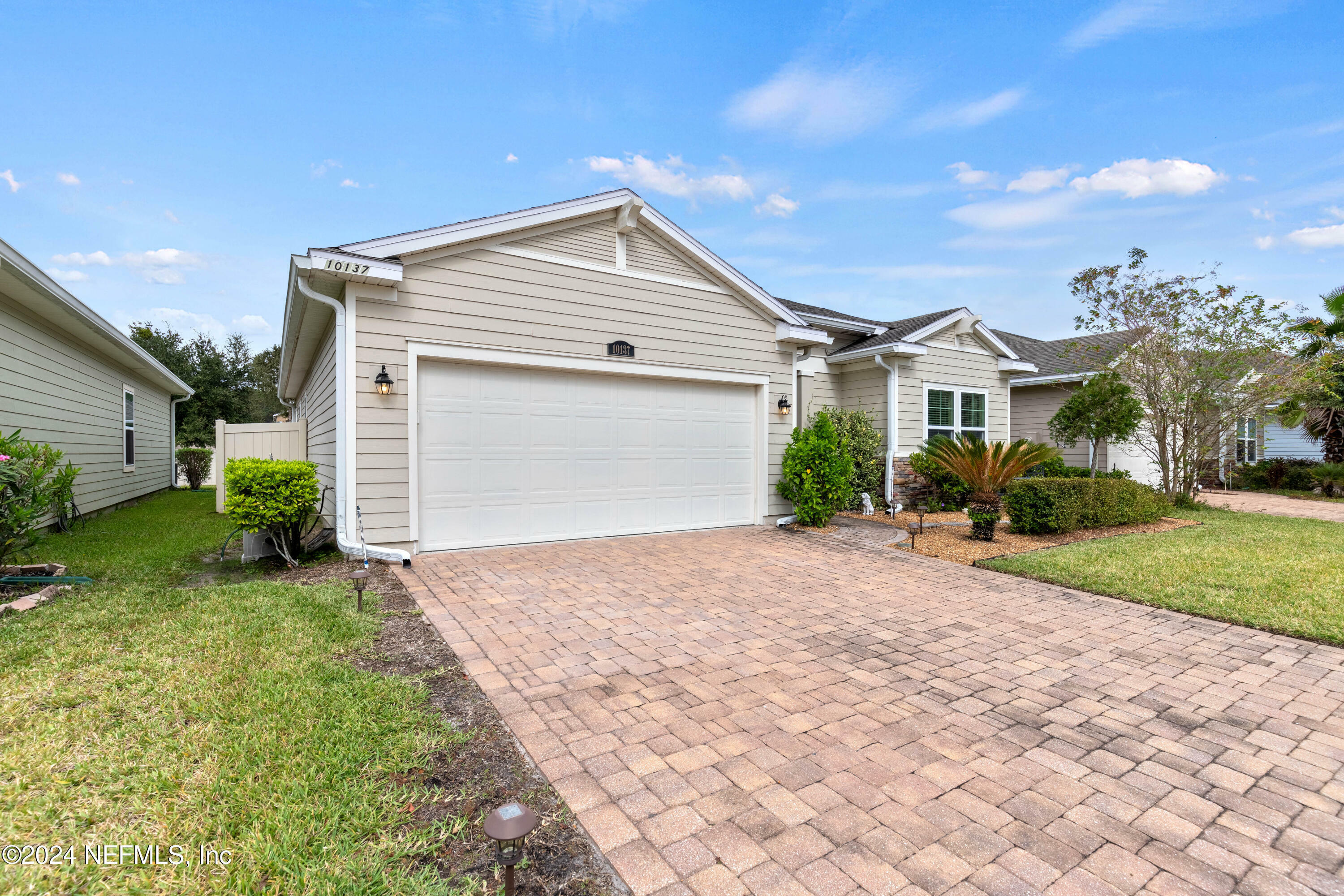 Property Photo: 10137 Dogwood Creek Drive FL 32222