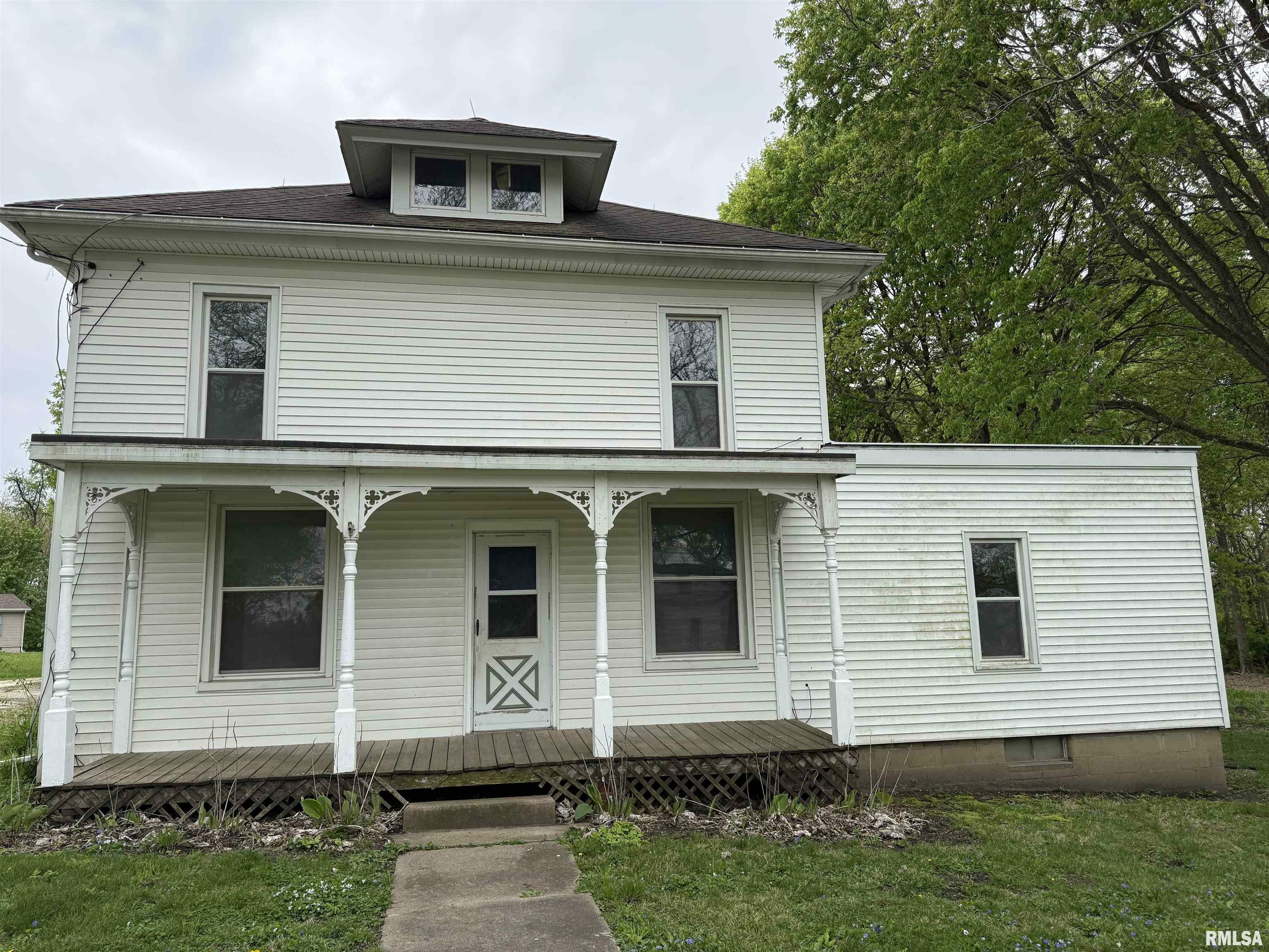 Property Photo: 312 E Gale Street IL 61489