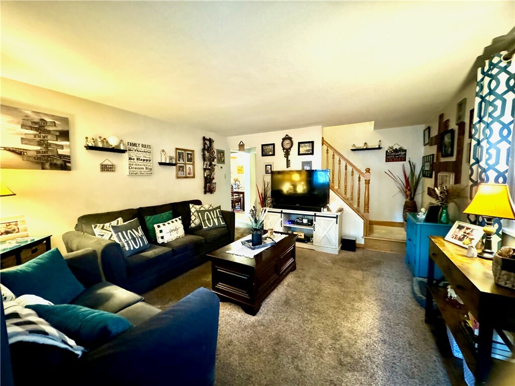 Property Photo:  404 Mary St  PA 15644 