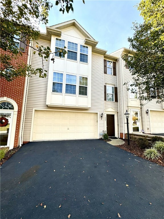 Property Photo:  1402 Towervue Dr  PA 15227 