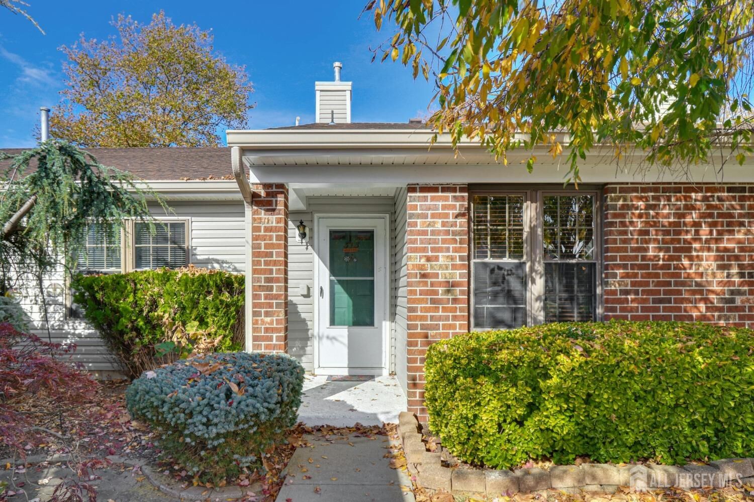 Property Photo: 313 Wycoff Way W NJ 08816