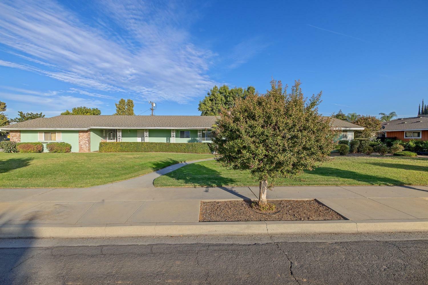 Property Photo:  860 N Villa Avenue  CA 93618 