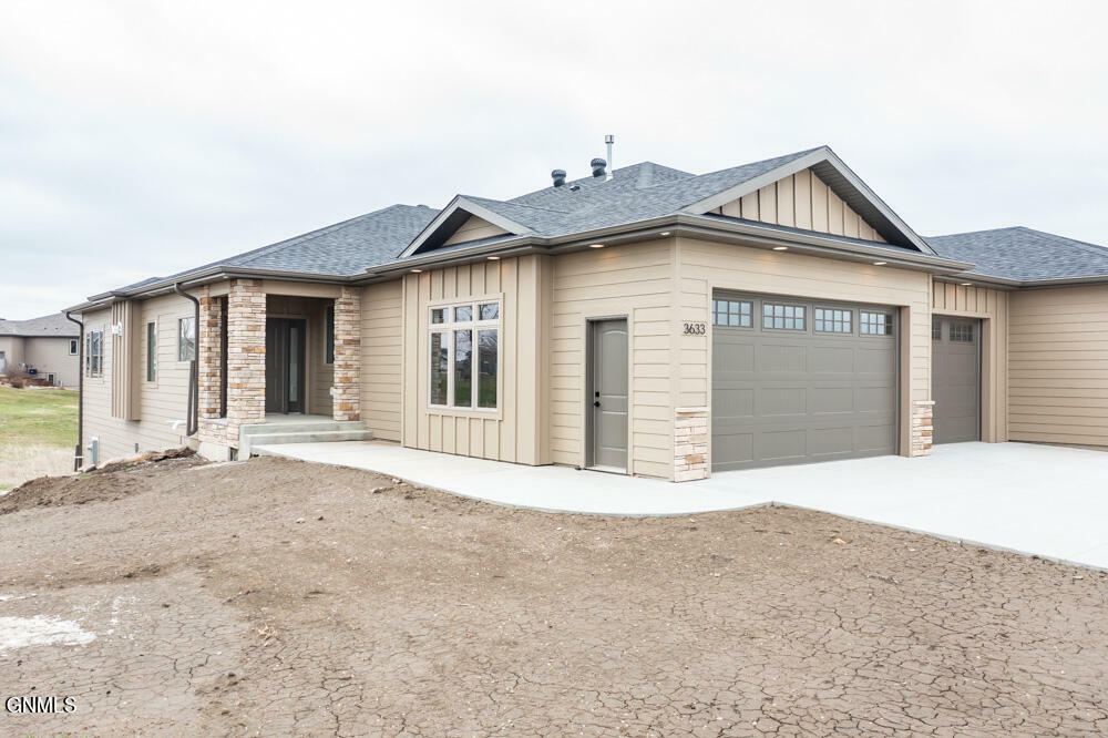 Property Photo:  3633 Ridge Way  ND 58503 