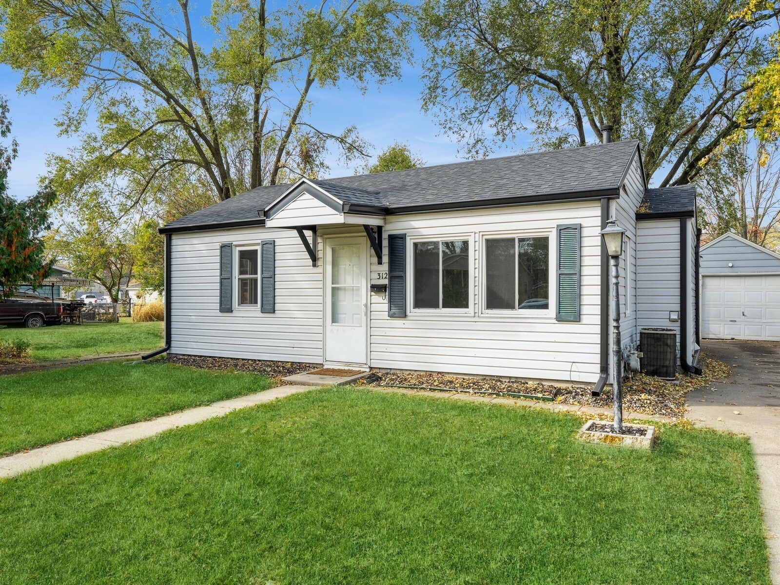 Property Photo:  312 2nd Street  IA 50265 