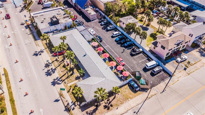 Property Photo:  600 Oakridge Boulevard  FL 32118 