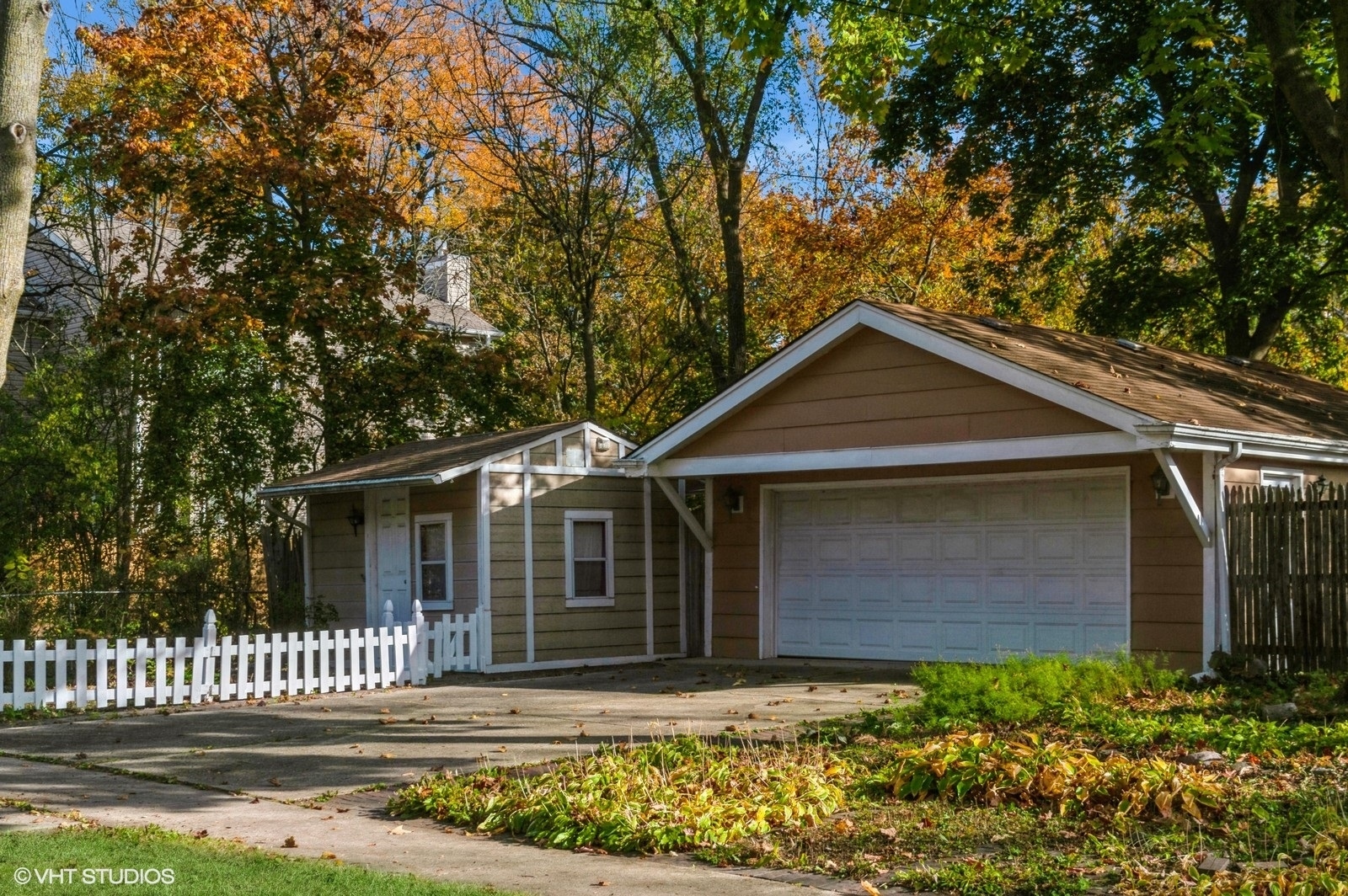 Property Photo:  857 W Juniper Court  IL 60015 