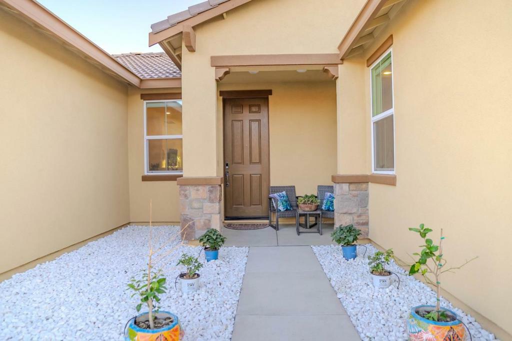 Property Photo:  813 Billhook Drive  CA 95687 