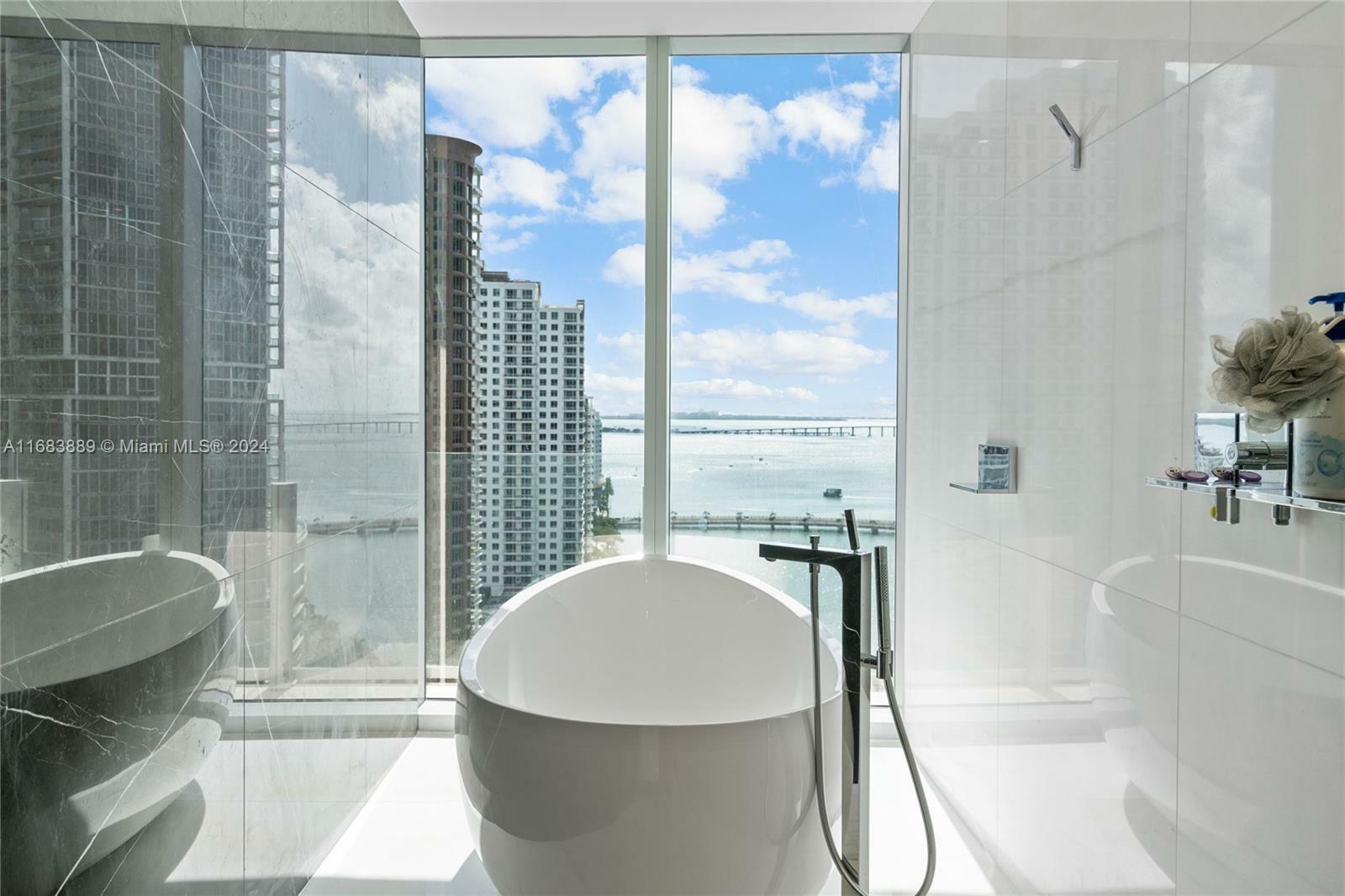 Property Photo:  300 Biscayne Blvd Way 2004  FL 33131 