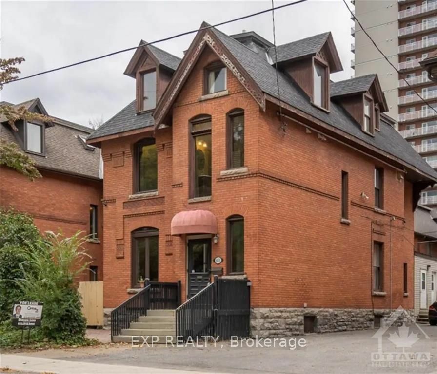 Property Photo:  431 Gilmour St  ON K2P 0R5 