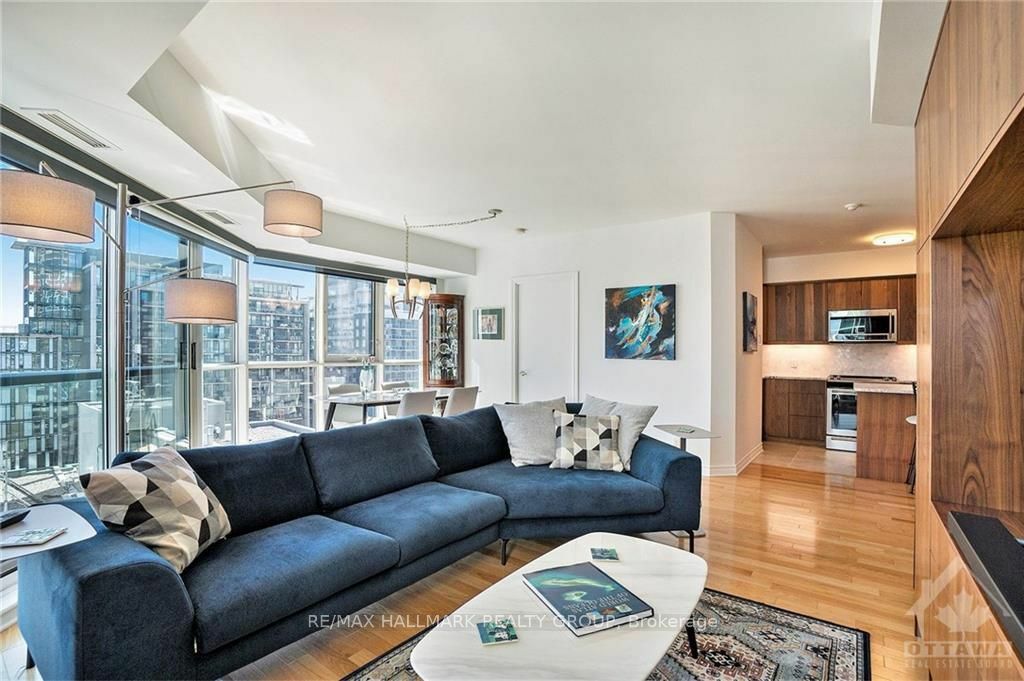 Property Photo:  445 Laurier Ave W 1601  ON K1R 0A2 