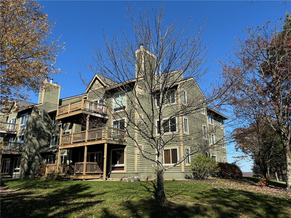 Property Photo:  5330 Summit Drive  PA 15502 