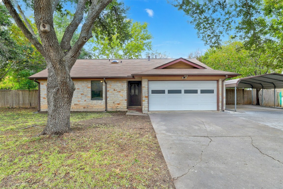 Property Photo:  208 Arikara Street  TX 78610 