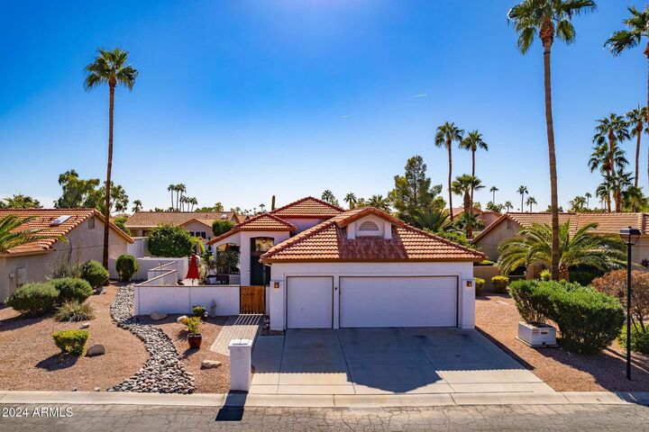 Property Photo: 10909 E Silvertree Drive AZ 85248