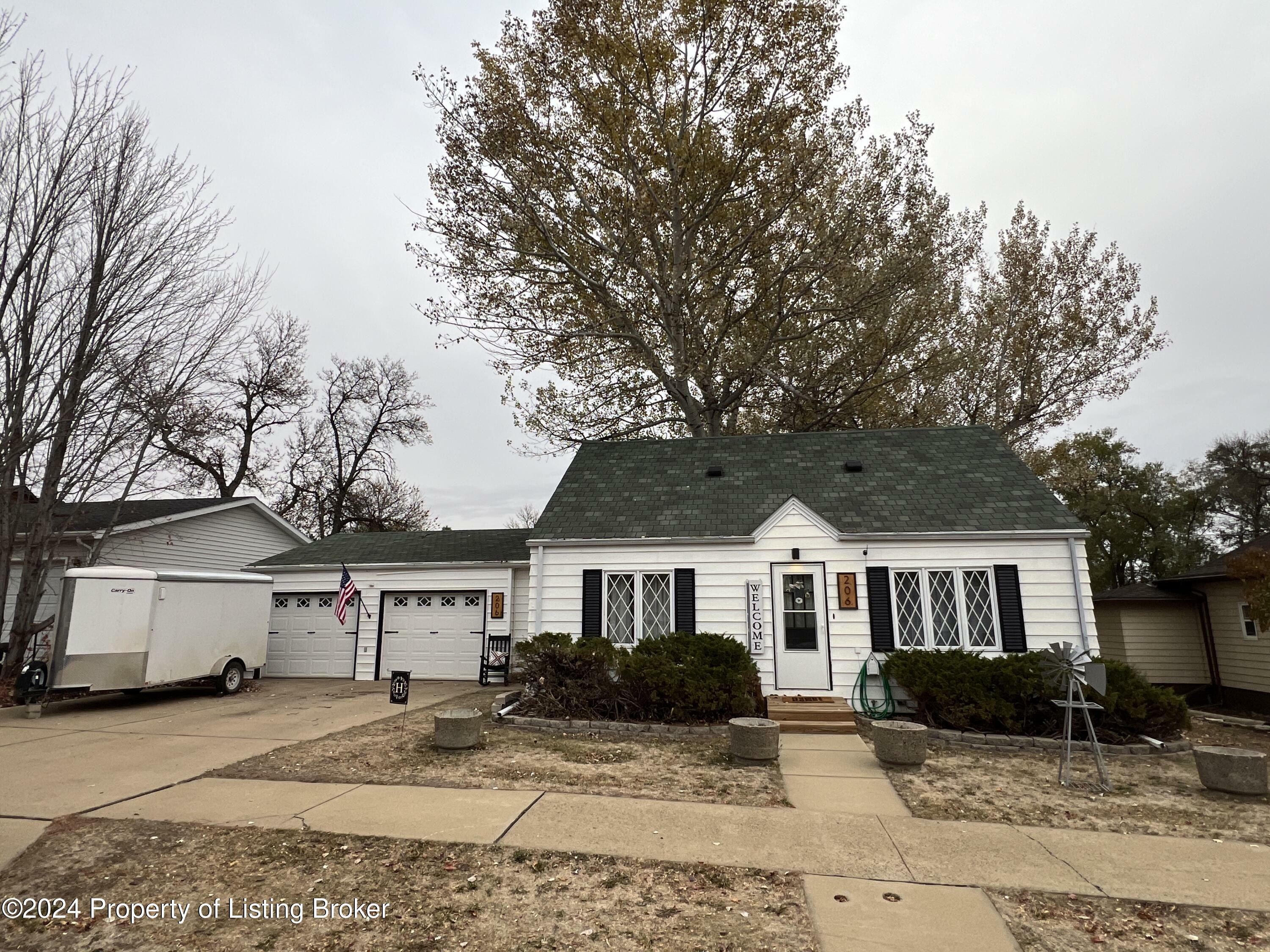 206 3rd Street NE  Belfield ND 58622 photo