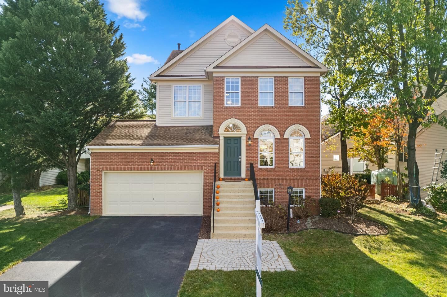Property Photo: 43443 Katling Square VA 20152