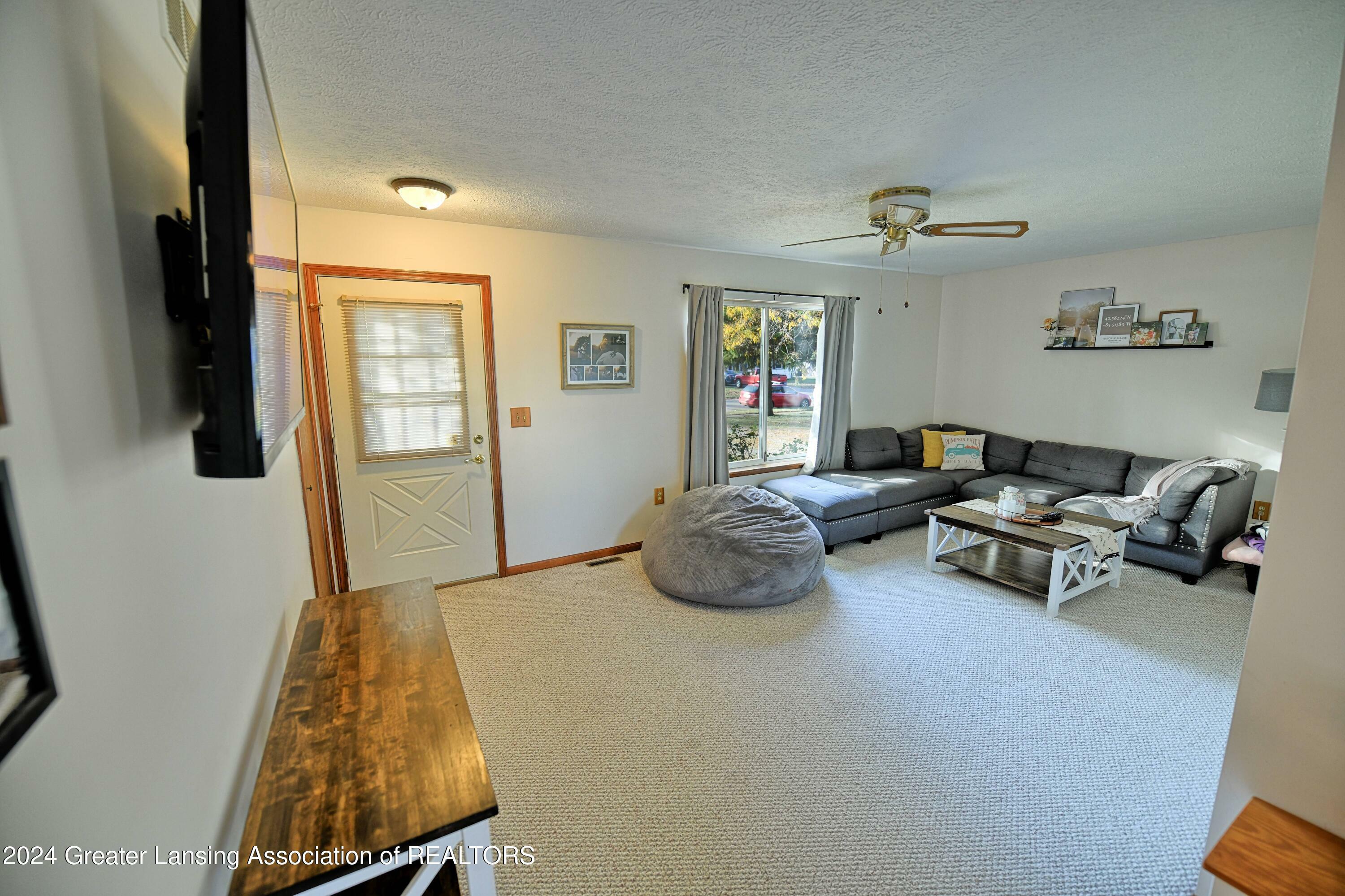 Property Photo:  437 Ionia Street  MI 48861 