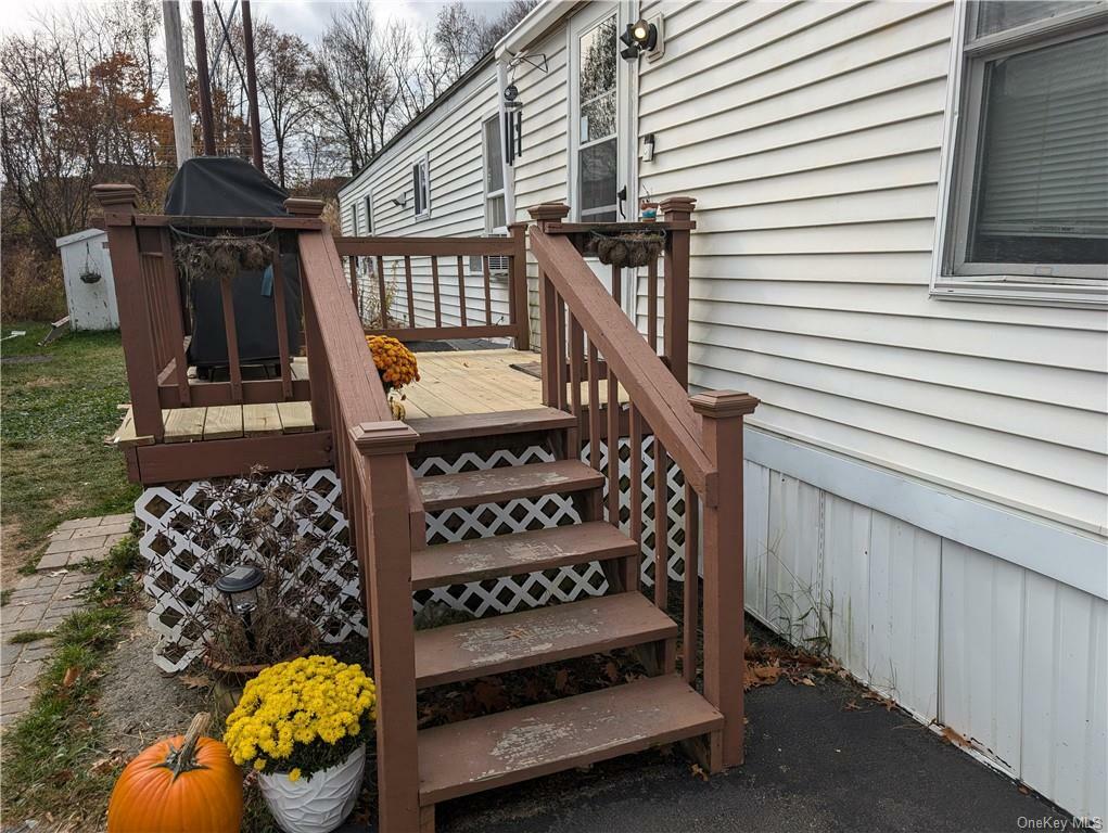 Property Photo:  204 Thelbridge Drive  NY 12553 