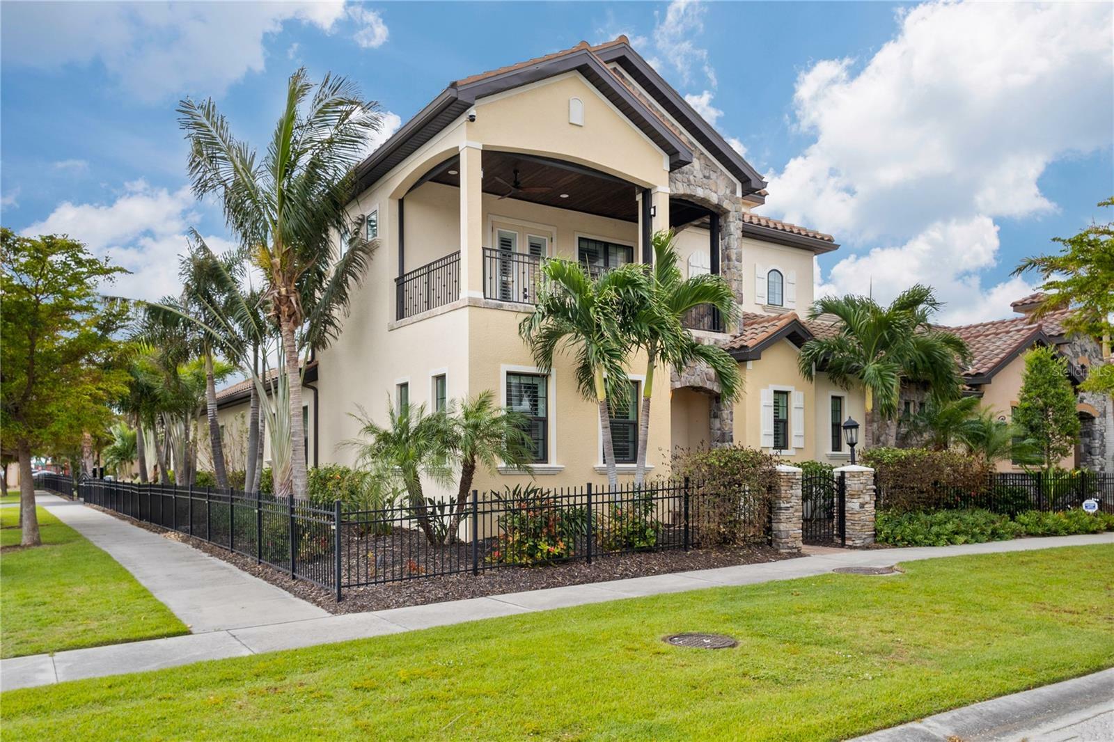 Property Photo:  158 E Tampa Avenue  FL 34285 