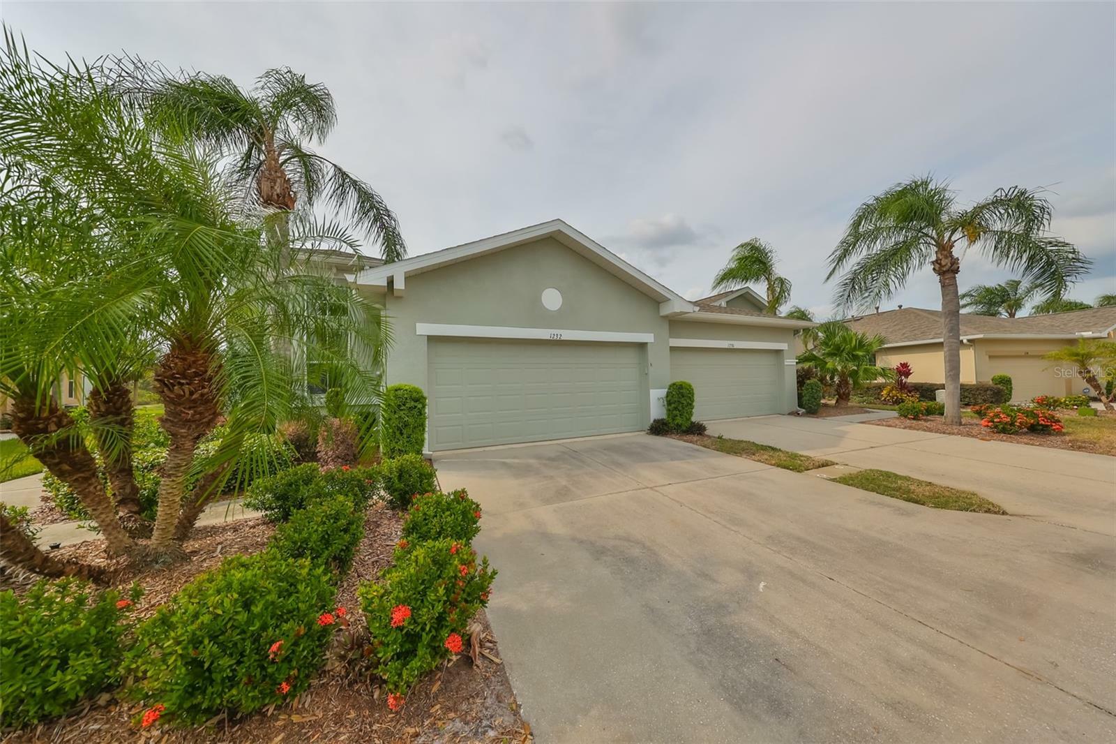 Property Photo:  1232 Lyndhurst Greens Drive  FL 33573 