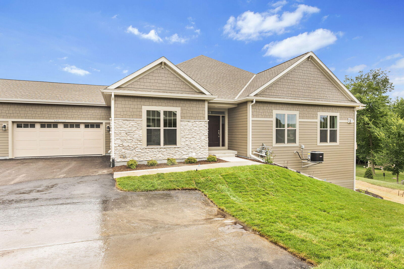 Property Photo: N28w25273 Parkway Ridge Cir -A Bldg 13 Unit 48 WI 53072