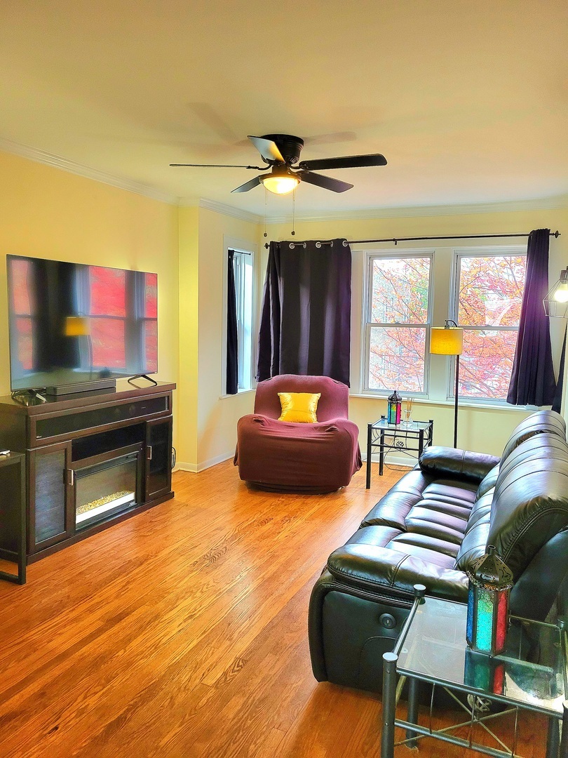 Property Photo:  3707 W Cullom Avenue C  IL 60618 