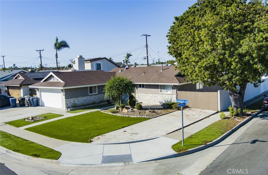 Property Photo:  8931 Breakers Drive  CA 92646 