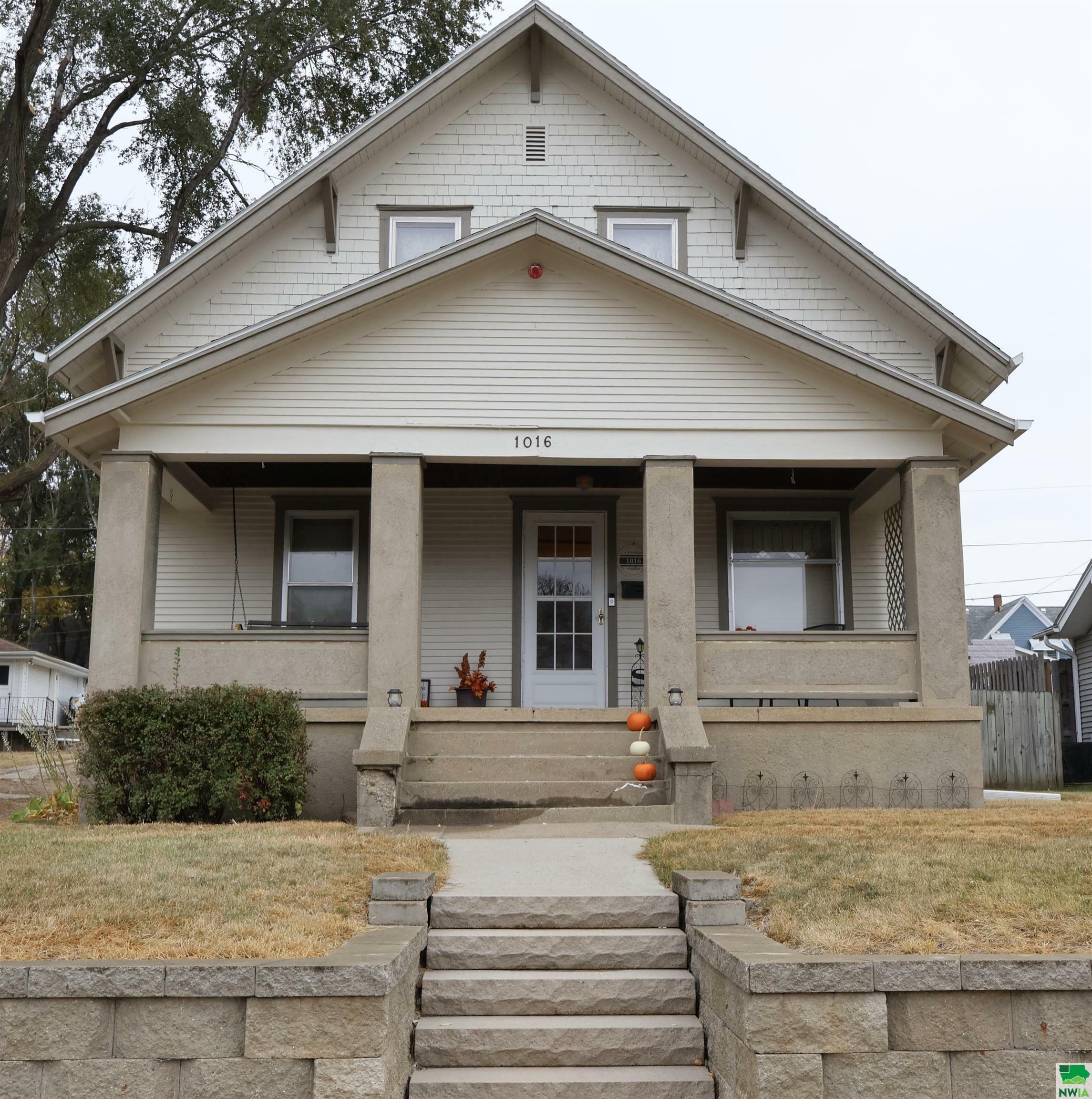 Property Photo:  1016 S Cecelia St  IA 51106 