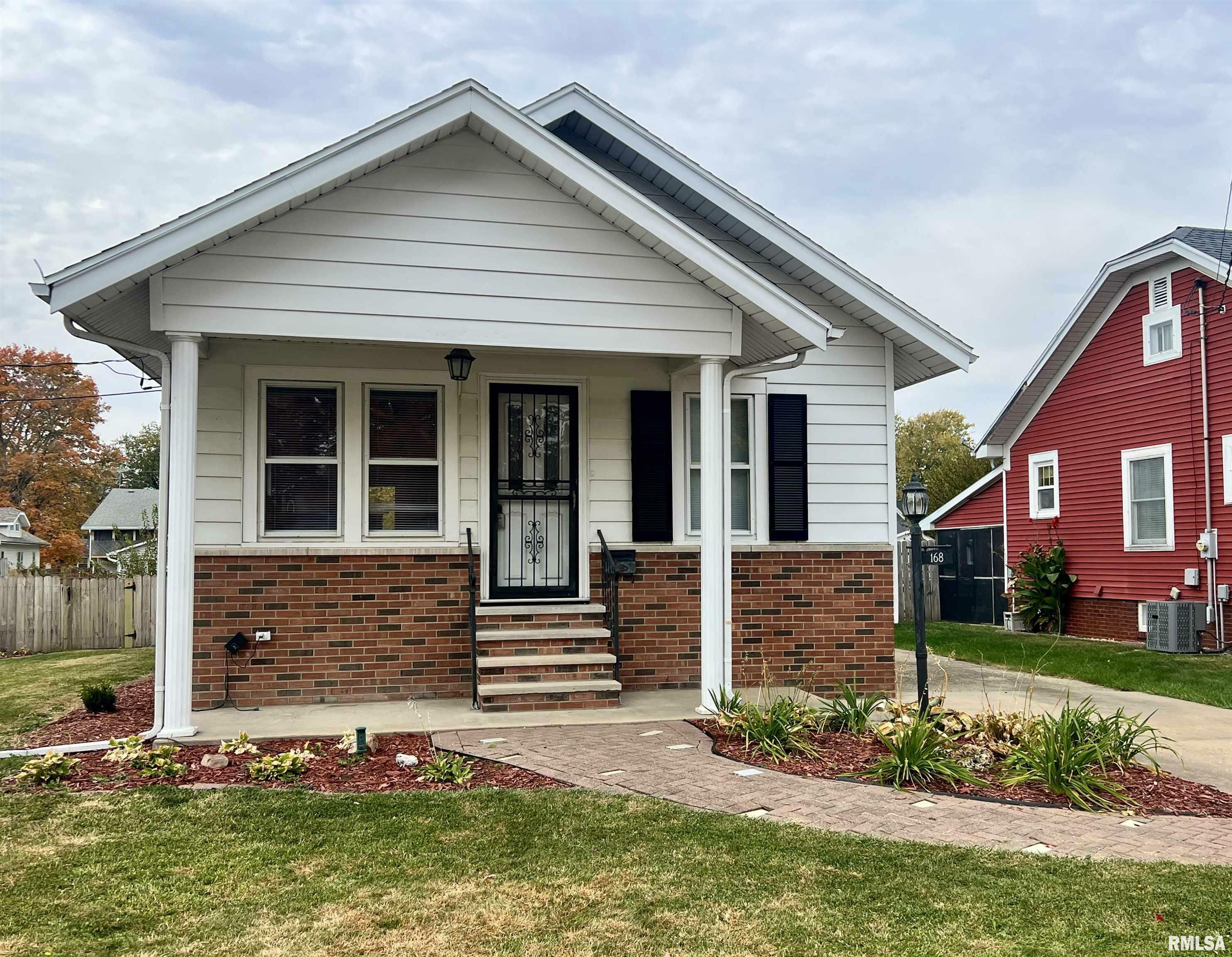 Property Photo:  168 N Ivan Avenue  IL 61401 