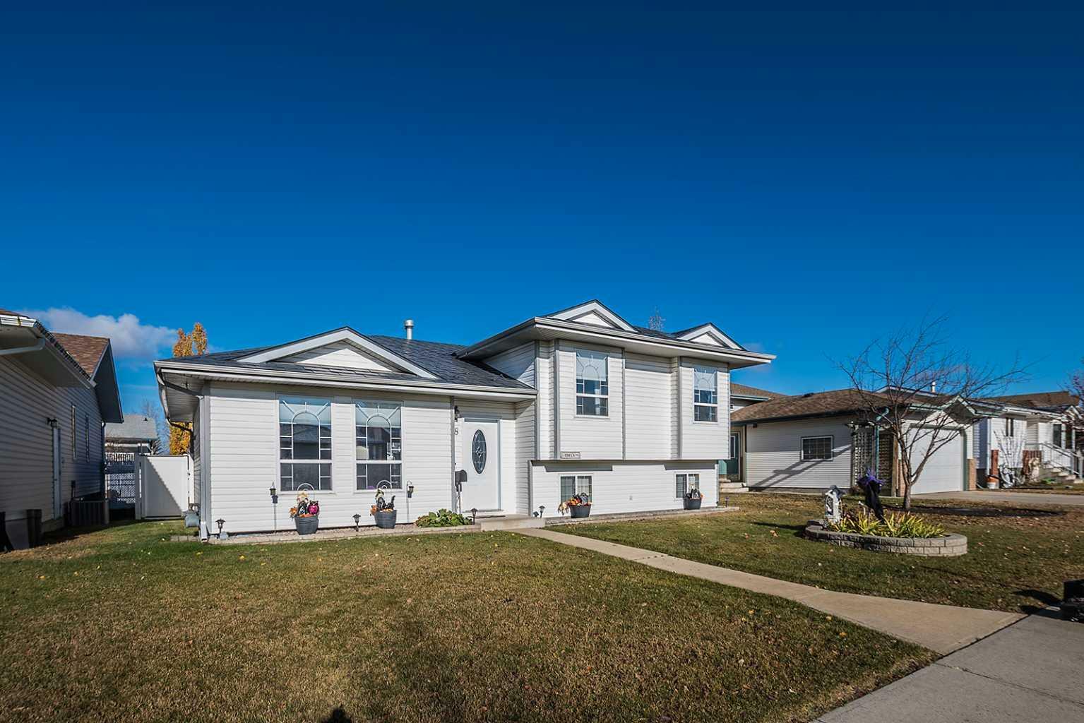 Property Photo:  28 Lawrence Crescent  AB T4R 2P2 