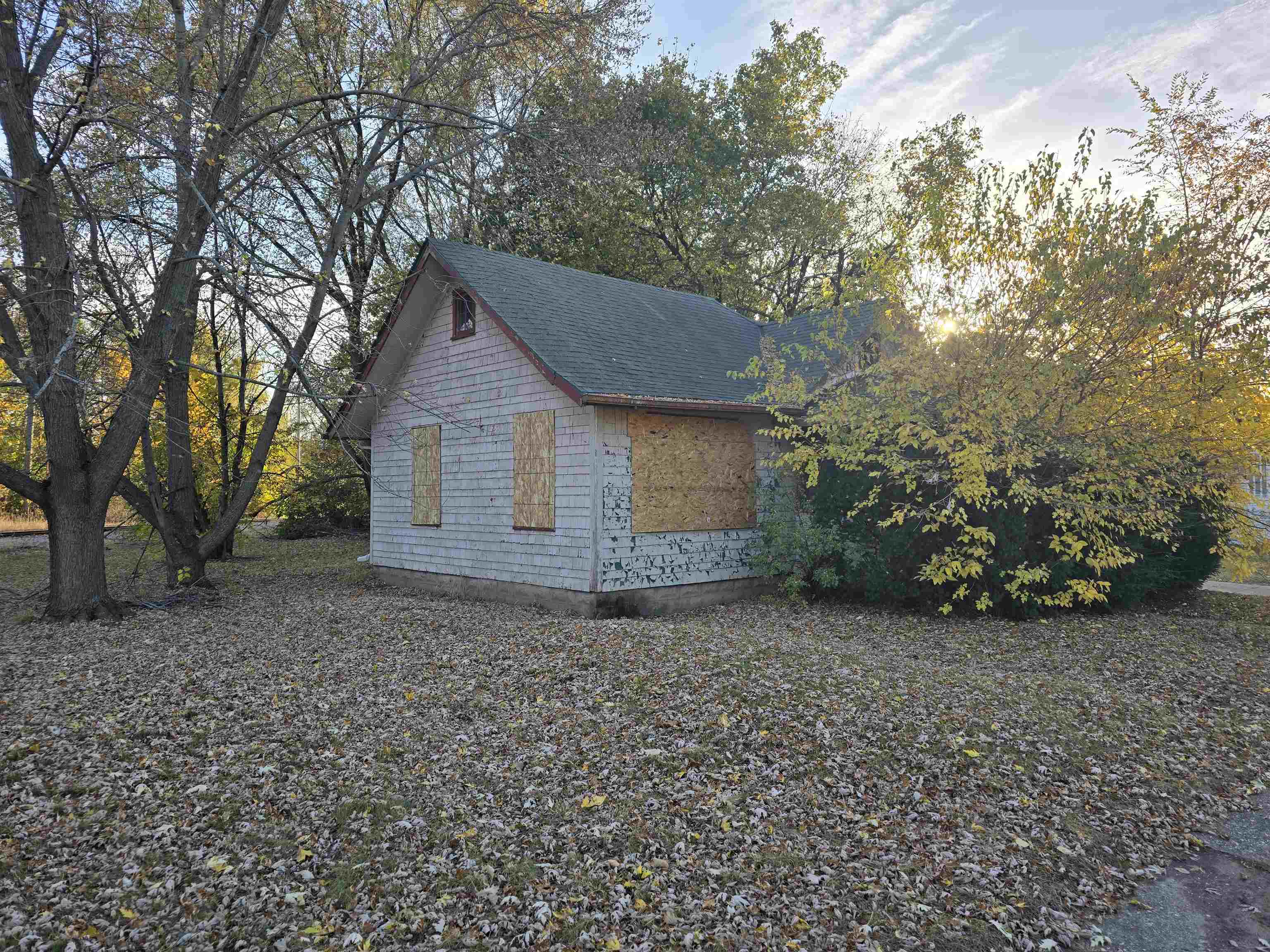 Property Photo:  2338 Burton Street  IL 61103 