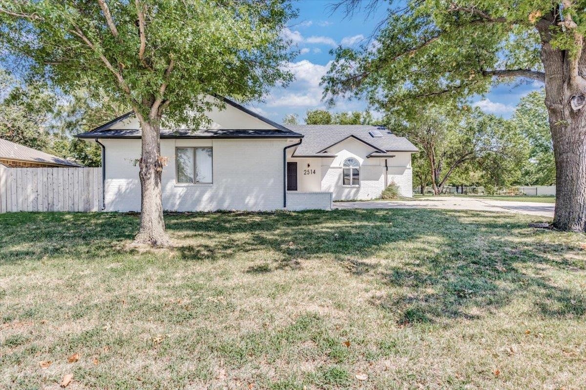 Property Photo:  2514 W Milro St  KS 67204 