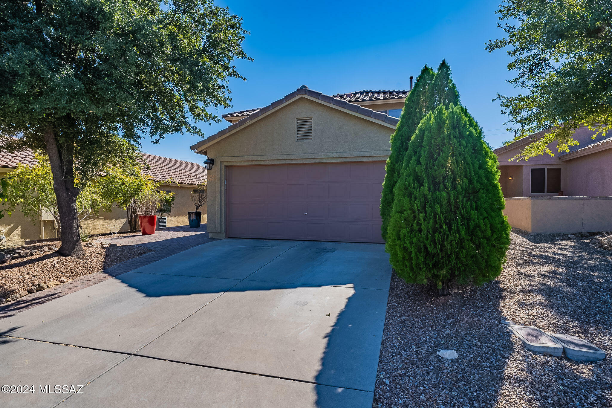 Property Photo:  923 W Calle Barranca Seca  AZ 85614 