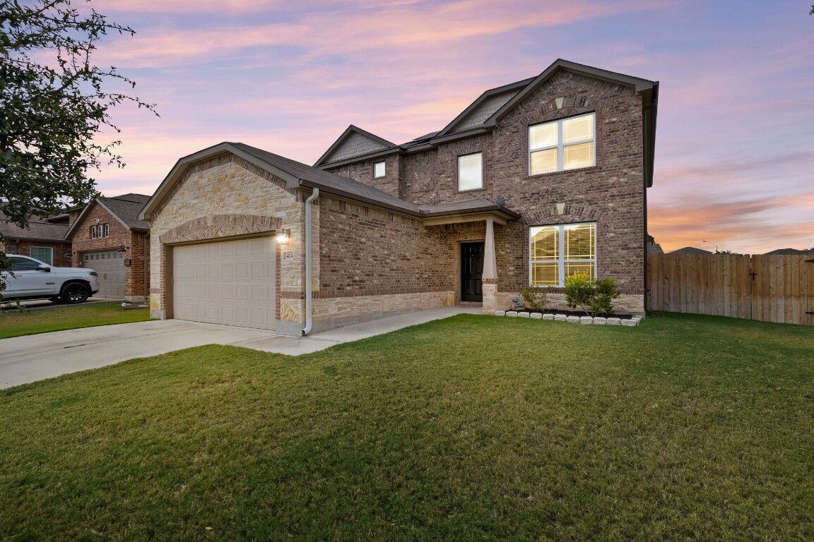Property Photo: 424 Hendelson Lane TX 78634