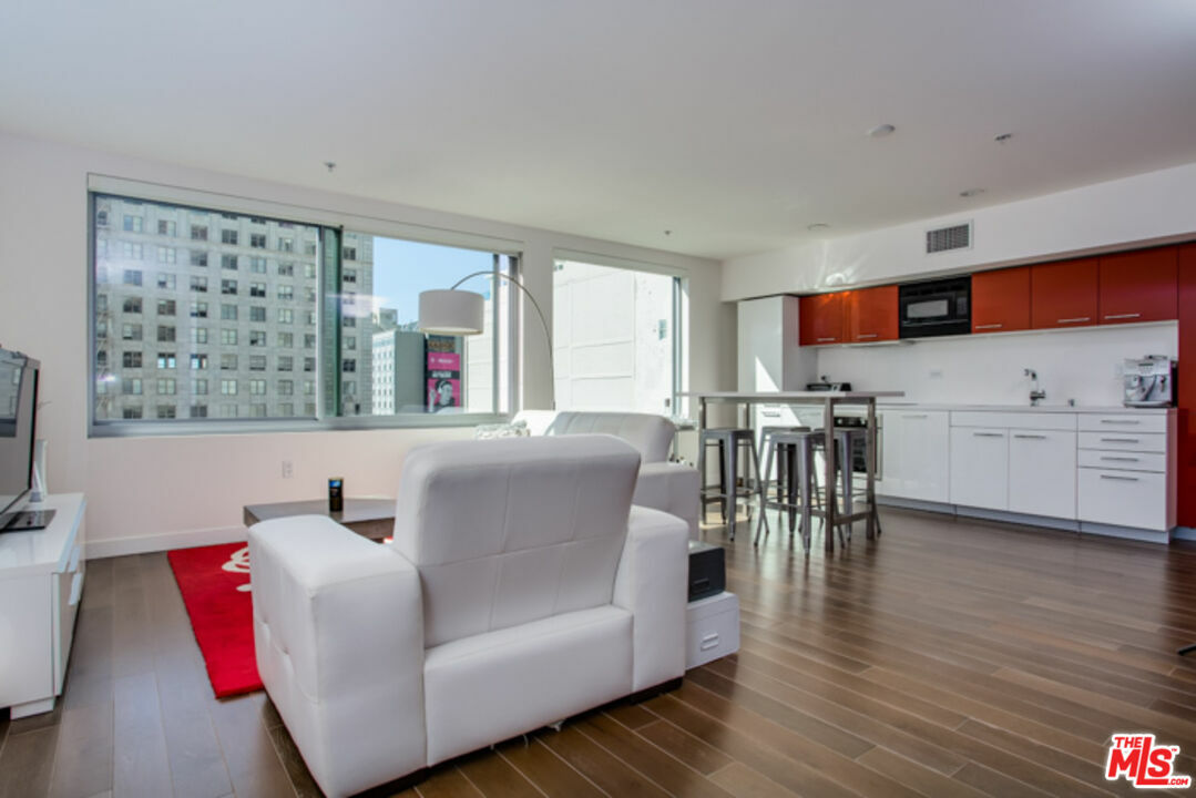 Property Photo:  901  S Flower St 513  CA 90015 