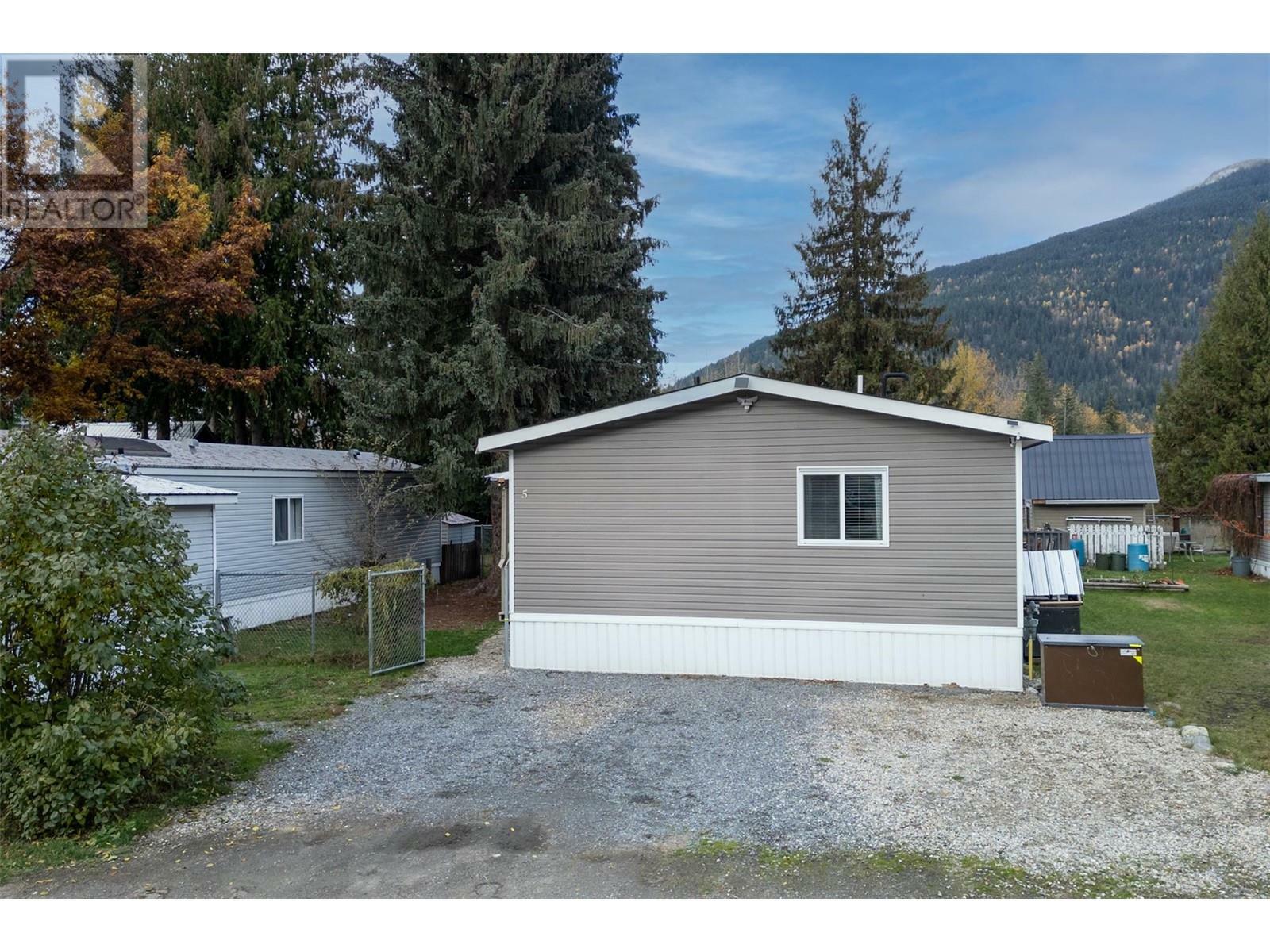 1442 Illecillewaet Road 5  Revelstoke BC V0E 2S0 photo