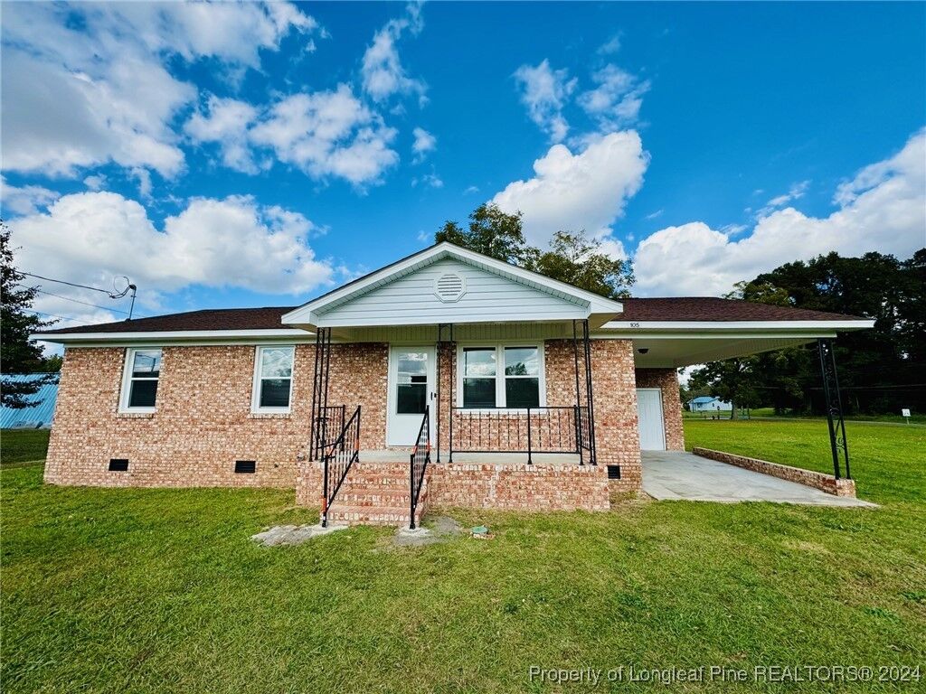 Property Photo:  105 E Railroad Street  NC 28372 