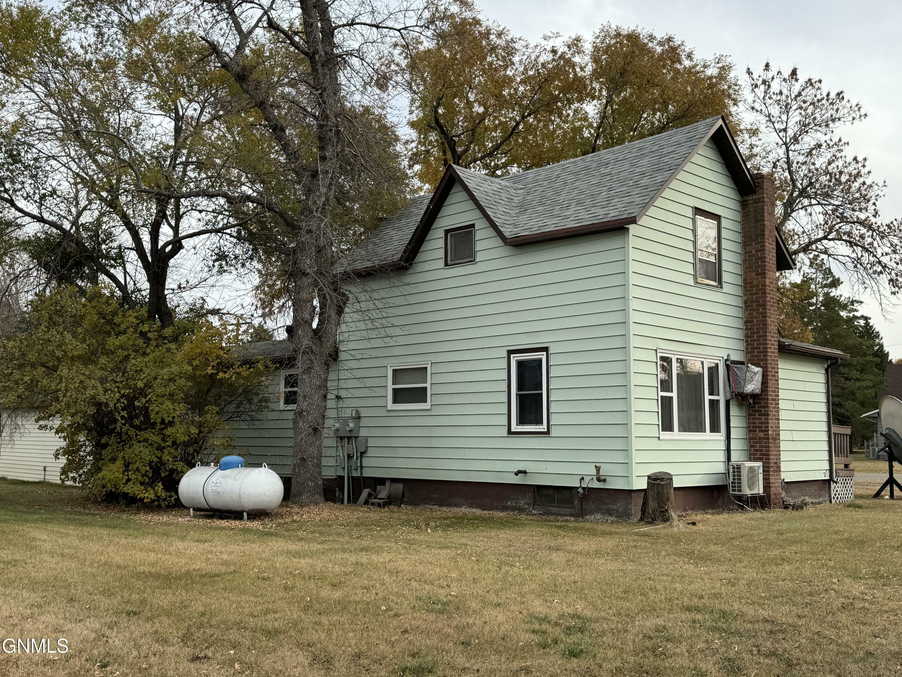 Property Photo:  206 2nd Avenue SE  ND 58458 